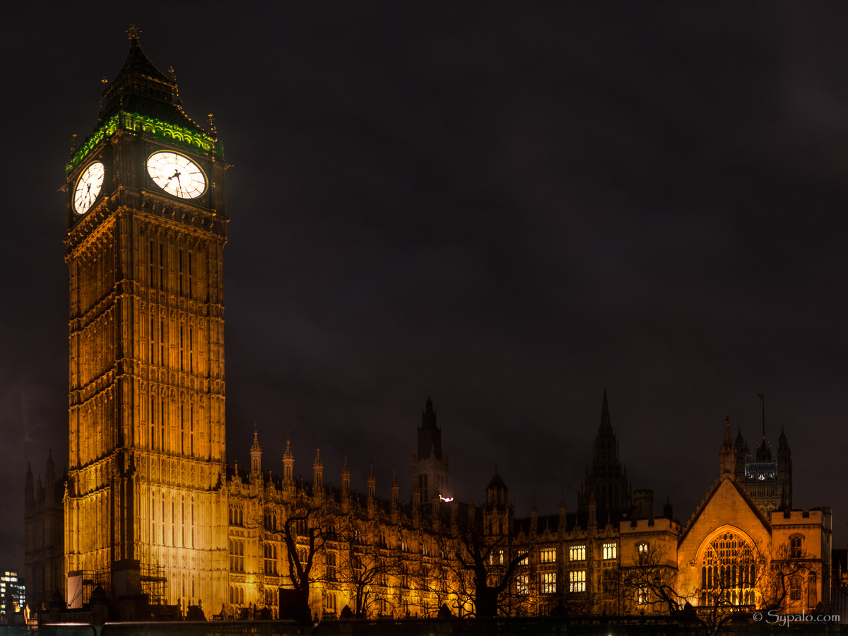 The BigBen tower night photo