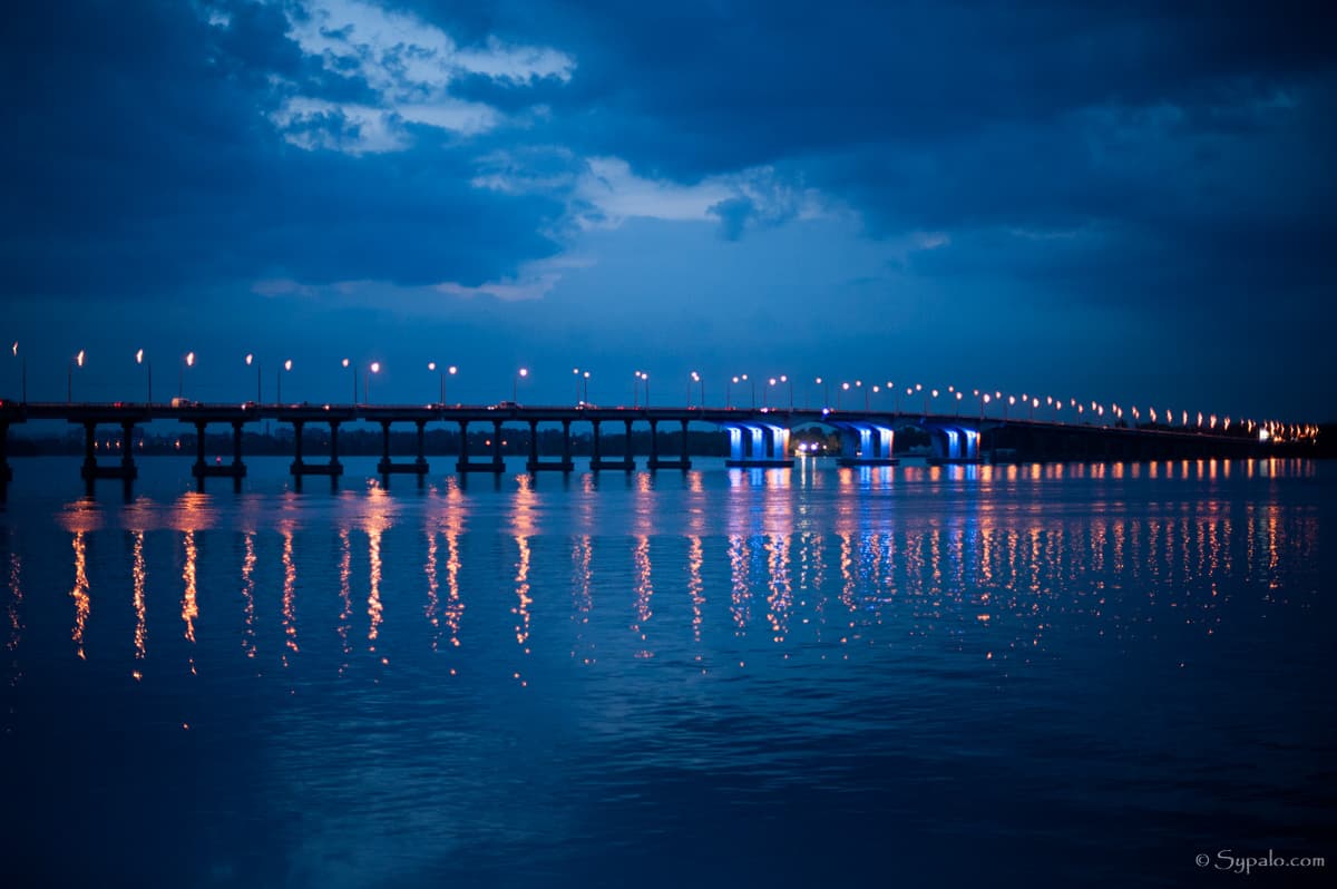 A hight photo of bridge crossing Dnipro river